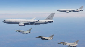 Un A330 MRTT de la MMF(en primer plano) dando apoyo a aviones españoles, framceses y británicos durante Pacific Skies.