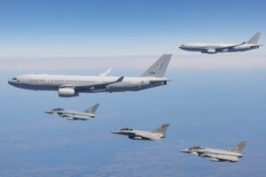 Un A330 MRTT de la MMF(en primer plano) dando apoyo a aviones españoles, framceses y británicos durante Pacific Skies.