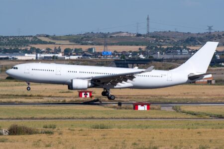 El A330-200 T7-TAY aterrizando en Getafe. (Foto Diego Ruiz de Vargas).