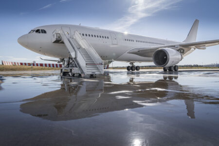 El A330 que servirá como nuevo avión de pruebas y desarrollo el día de su llegada a Getafe.