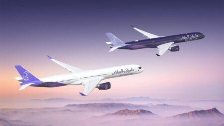 Airbus A350 con las dos libreas que usará Riyadh Air.