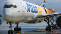 Airbus A350F con colores de Atlas Air.