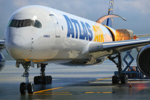 Airbus A350F con colores de Atlas Air.