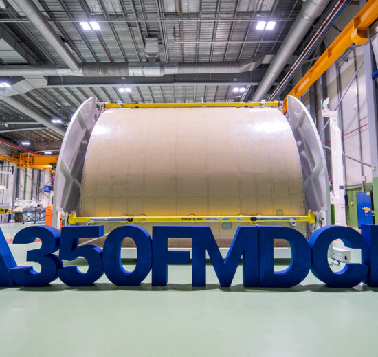 La compuerta de carga del primer A350F en Illescas, donde ha sido producida, antes de su envío a Toulouse.