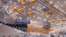 El primer Airbus A350F en el hangar de pintura.