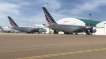 Los dos Airbus A380 de Air France estacionados en Teruel tras su llegada.