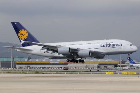 Llegada a Barcelona  del Airbus A380 de Lufthansa, De allí  volo a Palma de Mallorca antes de regresar a Alemania. Unos días después visitó Madrid.