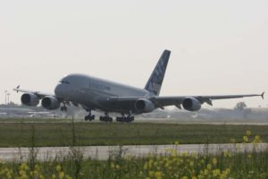 Despegue en Toulouse del Airbus A380 en su primer vuelo.