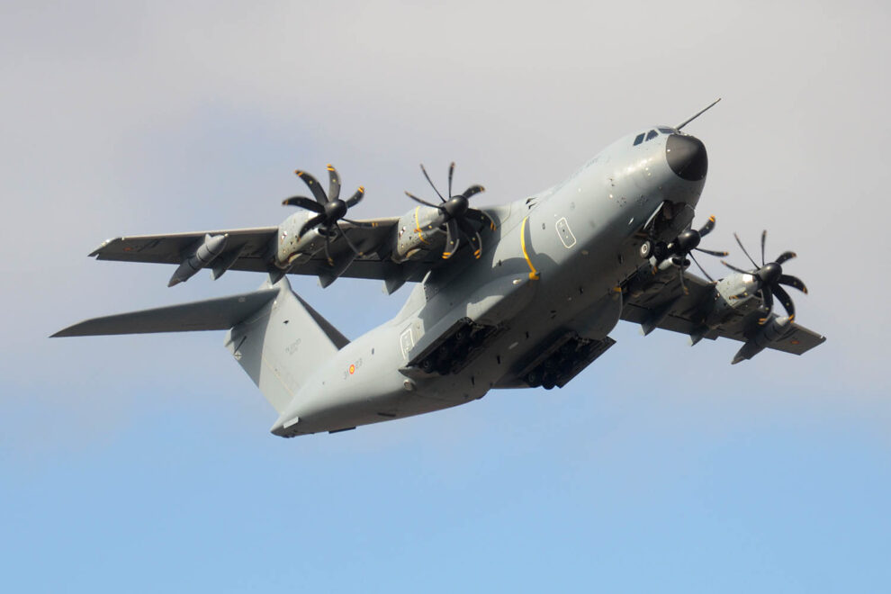 El A400M incorpora, para algunos clientes, sistemas de autodefensa israelíes, que se instalan en España.