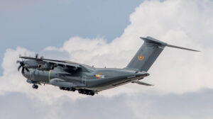 Despegue de Sevilla del primer A400M para la Fuerxa Aérea de Kazajistán.