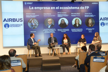 Mesa redonda sobre la las empresas  y la FP.