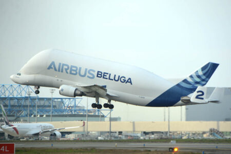 Airbus ha dado marcha atrças en comercializar el en el mercado de la carga los Beluga.