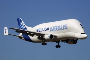 El primer Airbus Beluga, ahora retirado de servicio, aterrizando en Getafe.