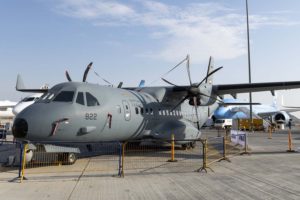 Airbus C295MPA/ISR de Emiratos Árabes Unidos expuesto en el salón de Dubai.