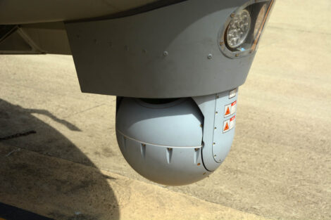 En el morro se dispone de una torreta FLIR.