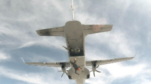 las entregas de aviones de transporte militar siguen potenciando los ingresos de Airbus Defence.