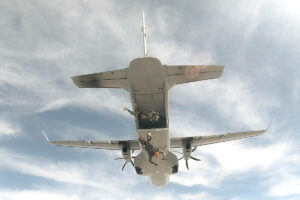 las entregas de aviones de transporte militar siguen potenciando los ingresos de Airbus Defence.