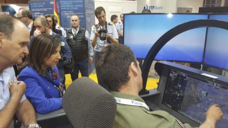 En la feria FEINDEF Airbus España  presentó este simulador de desarrollo para el cockpit del FCAS.