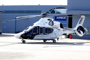 El H160 en la plataforma de estacionamiento de la factoría de Airbus Helicopters en Albacete