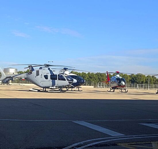 Los cuatro helicópteros en la plataforma de Albacete.