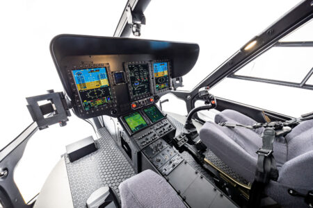 Cockpit  del H140 con aviónica Helionix.