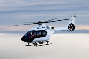 El Airbus Helicopters H140 durante uno de sus vuelos de prueba.