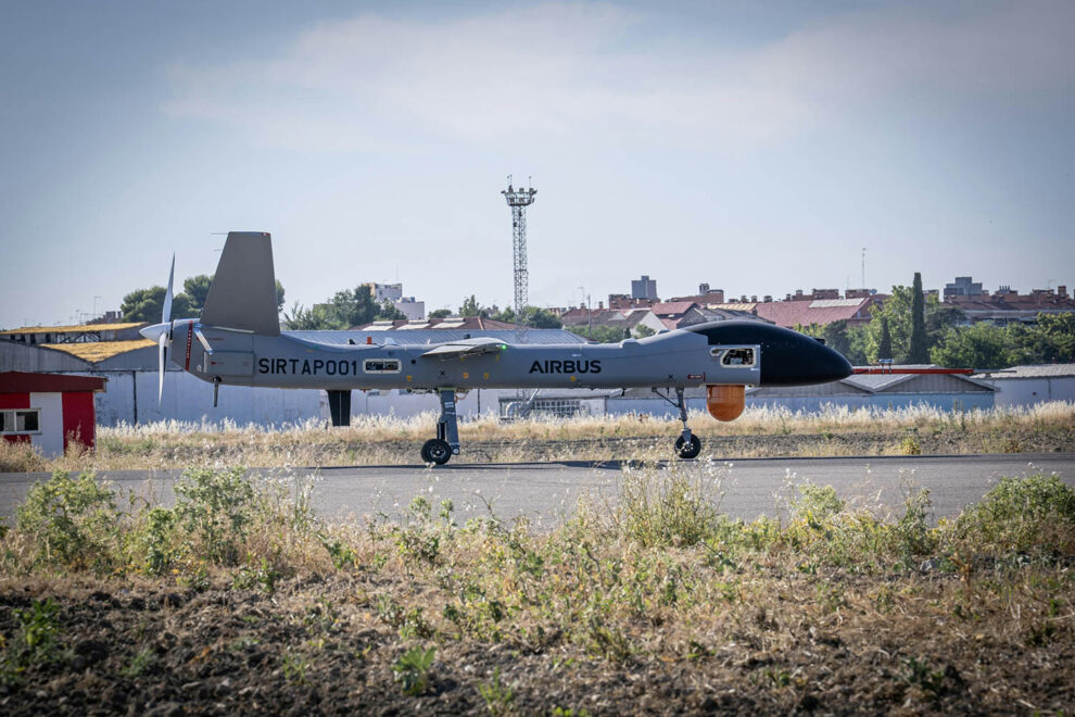 El primer Airbus SIRTAP durante sus pruebas de rodaje en Getafe.