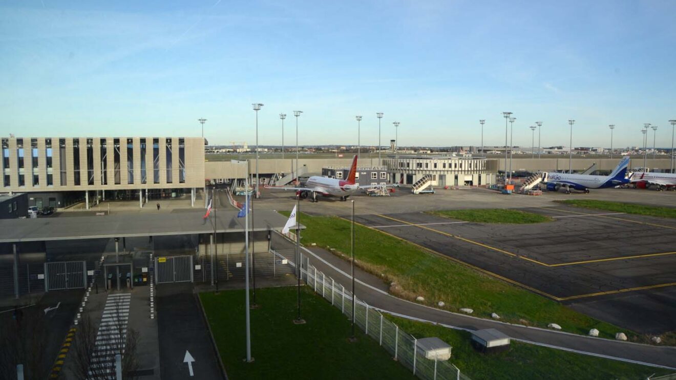 El centro de entregas visto desde la terraza en la planta superior de la Terminal D de Airbus.