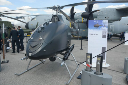 VSR 700 expuesto en Paris Air Show 2025 armado.