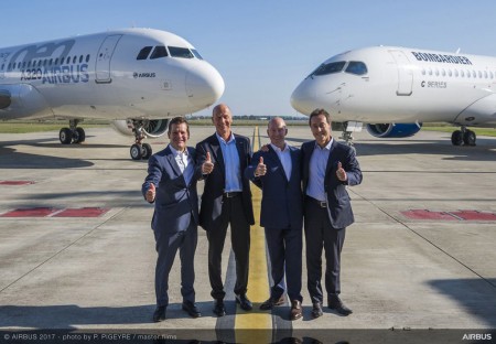 De izquierda a Derecha, Pierre Beaudoin, presidente del consejo de Bombardier, Tom Enders, CEO de Airbus, Alain Bellemare, presidente de Bombardier y Fabrice Brégier, COO de Airbus y presidente de Airbus Commercial Aircraft.