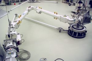 El nuevo brazo robótico para la ISS durante sus pruebas.