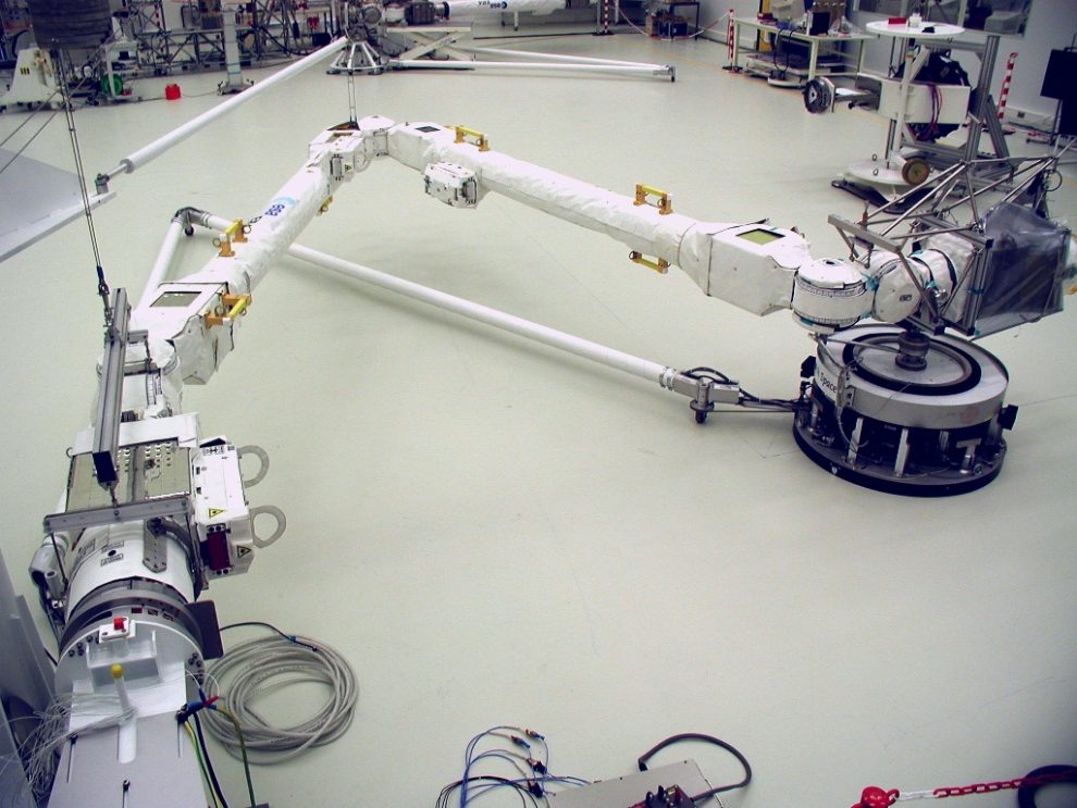 El nuevo brazo robótico para la ISS durante sus pruebas.