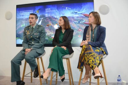 Veloso, García Molano y Sánchez Pombo durante su presentación en FEINDEF 2025.