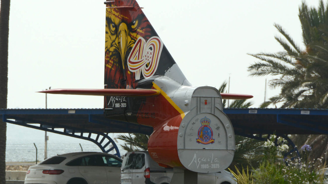 Última adición del museo de San Javier: La cola del CASA C-101 E.25-40 como homenaje a Águila.