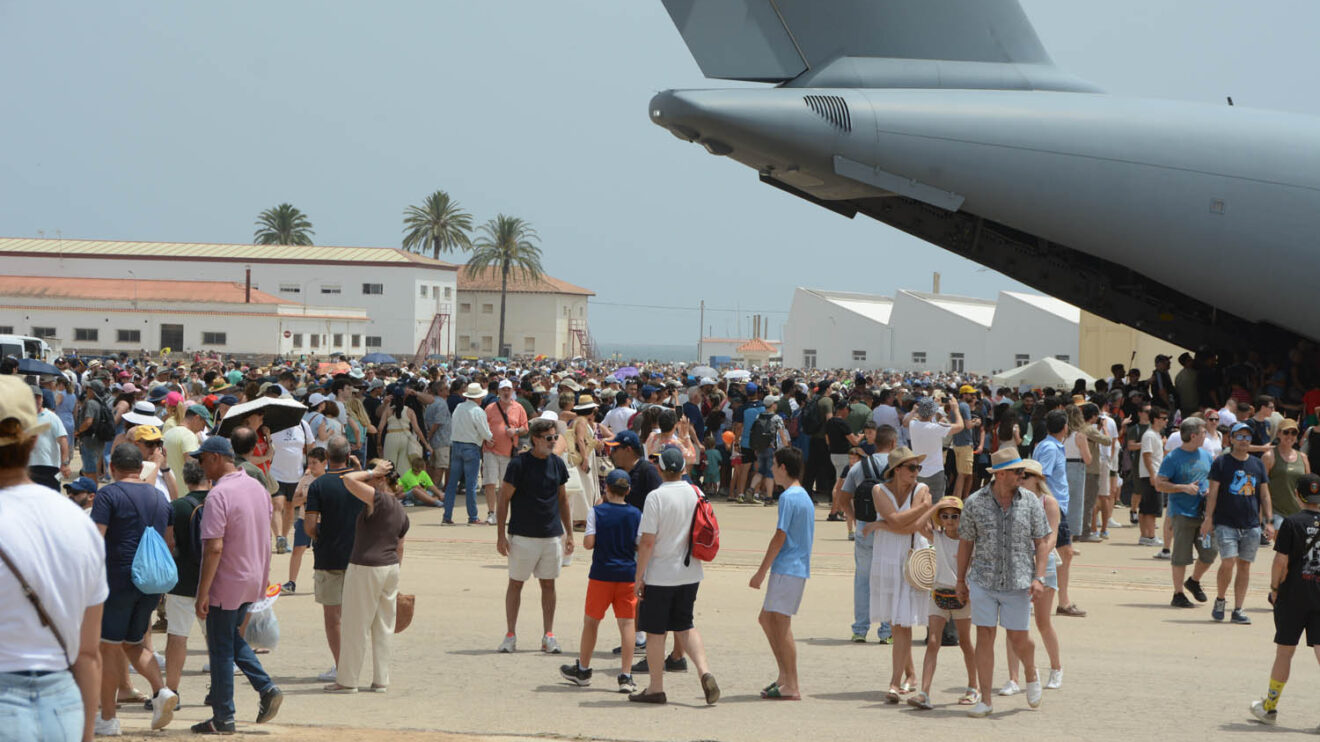 El Airbus A400M fue el avión con mayores colas para visitar su interior.