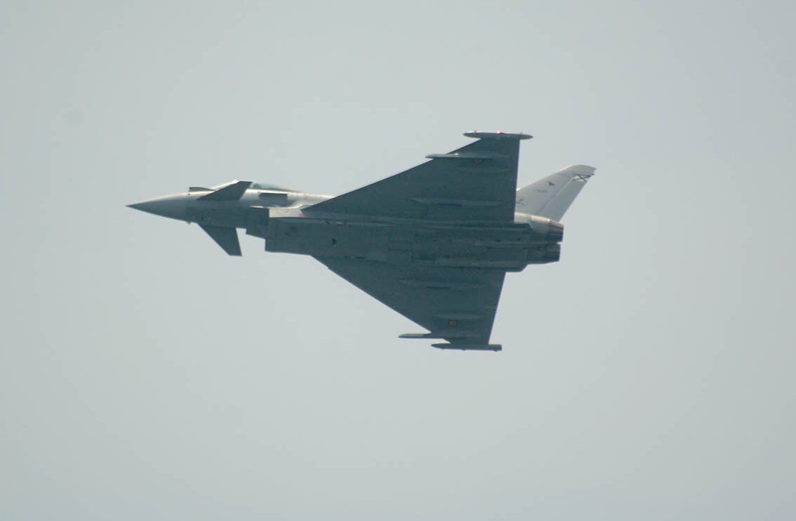 El Eurofighter antes de su pasada a alta velocidad y chocar con un pájaro.