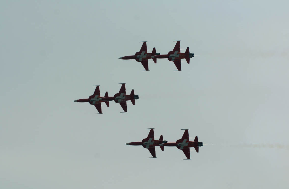 El F-5 de la Patrouille Swisse es el avión mas potente de las patrullas europeas.
