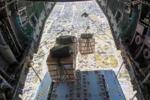 Lanzamiento en 2024 de ayuda sobre Gaza desde un A400M español.