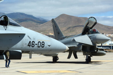 El Eurofighter toma el relevo del F-18 en la base aérea de Gando.