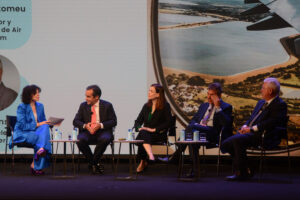 Mesa de debate sobre sostenibilidad organizada por ALA.