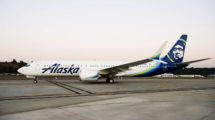 Uno de los Boeing 737 MAX 9 ya construidos para su entrega a Alaska Airlines.
