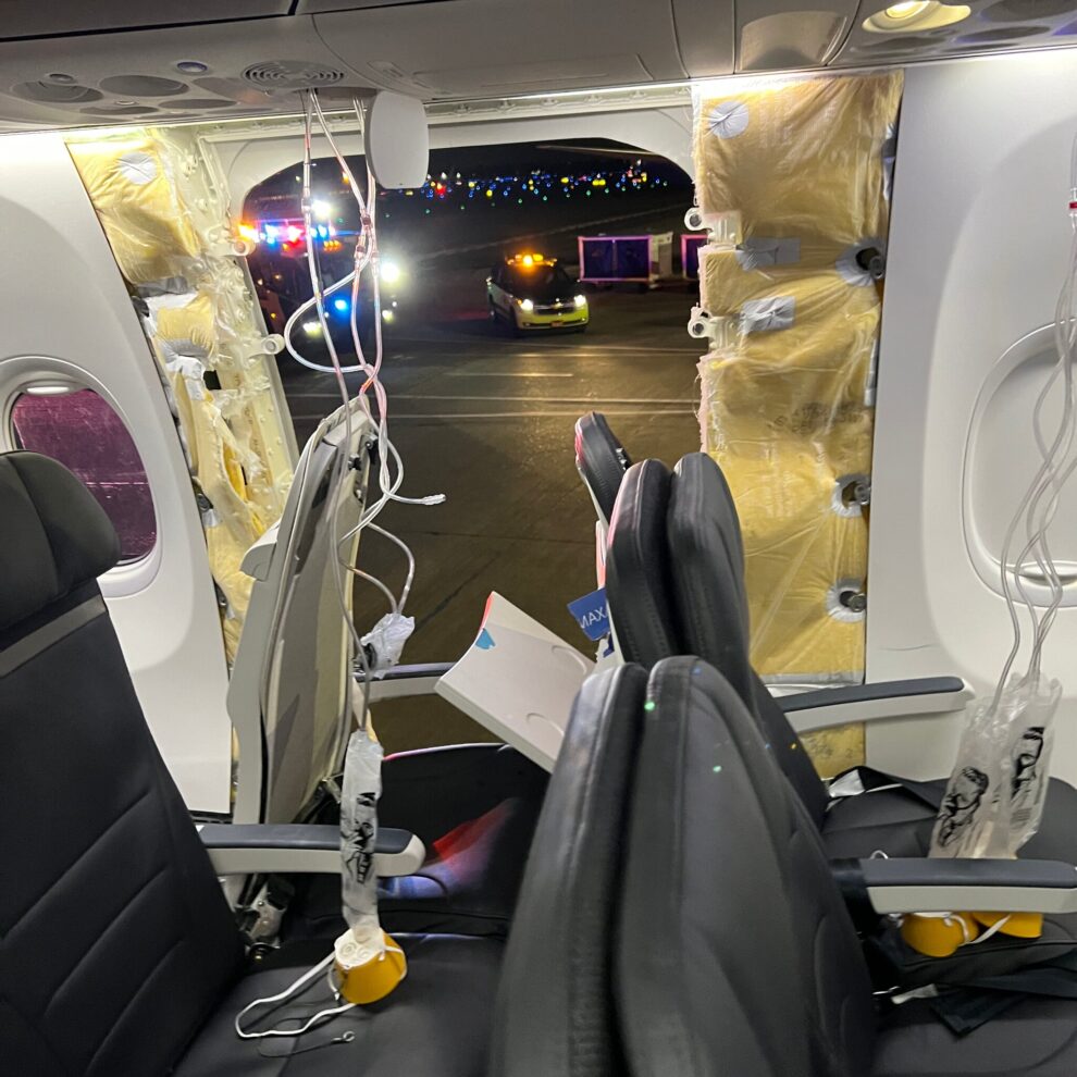 Agujero en el fuselaje del Boeing 737-9 de Alaska Airlines.