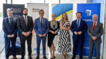 Los responsables de los cuatro cñusters fundadores de la la Alianza Andaluza de la Industria de Defensa junto a representantes institucionales.