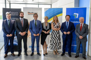 Los responsables de los cuatro cñusters fundadores de la la Alianza Andaluza de la Industria de Defensa junto a representantes institucionales.