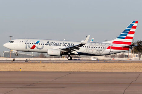 American., otro gran 100 con un extra en el fuselaje trasero.