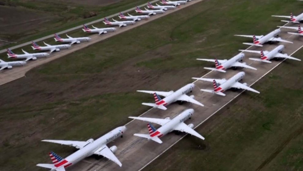 Aviones de American Airlines aparcados por la suspensión de vuelos por el COVID-19.