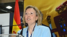 Amparo Valcarce durante su intervención frente a los representantes de la industria aeroespacial española en el salon París 2025.