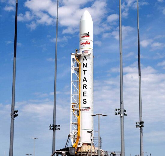 Uno de los priemros Antares durante la época de desarrollo por Orbital Sciences.