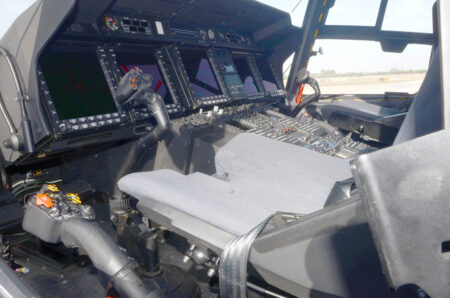 Cockpit del NH90 de la Armada.