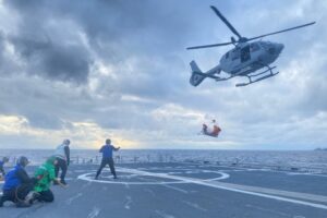 Pruebas de evacuación con cesta en el H135.